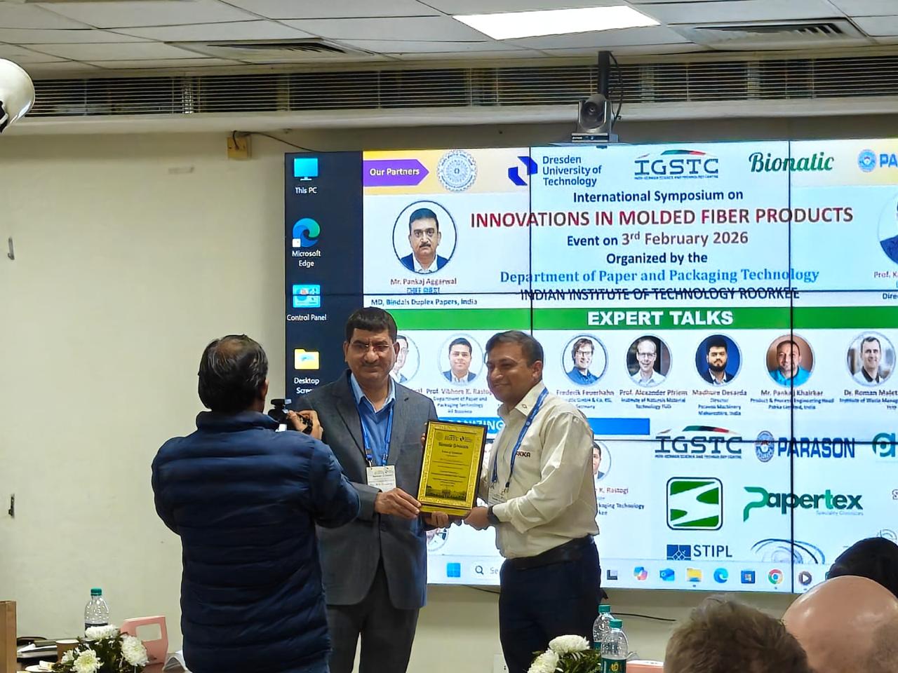 Pankaj Khairkar receiving a token of appreciation on stage at the International Symposium on Innovations in Molded Fiber Products, IIT Roorkee
